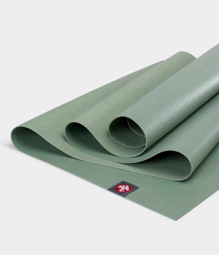 Mat eKO SuperLite TRAVEL 1.5 mm LEAF GREEN(Verde) Manduka | Paris.cl